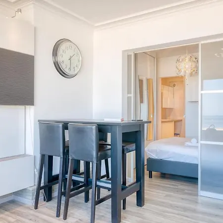Bright With Stunning Sea View Apartmán