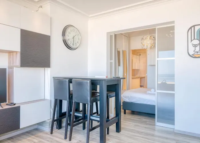 Bright With Stunning Sea View Apartment