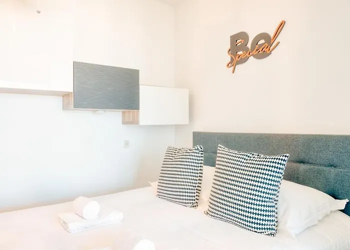 Bright With Stunning Sea View Apartment *